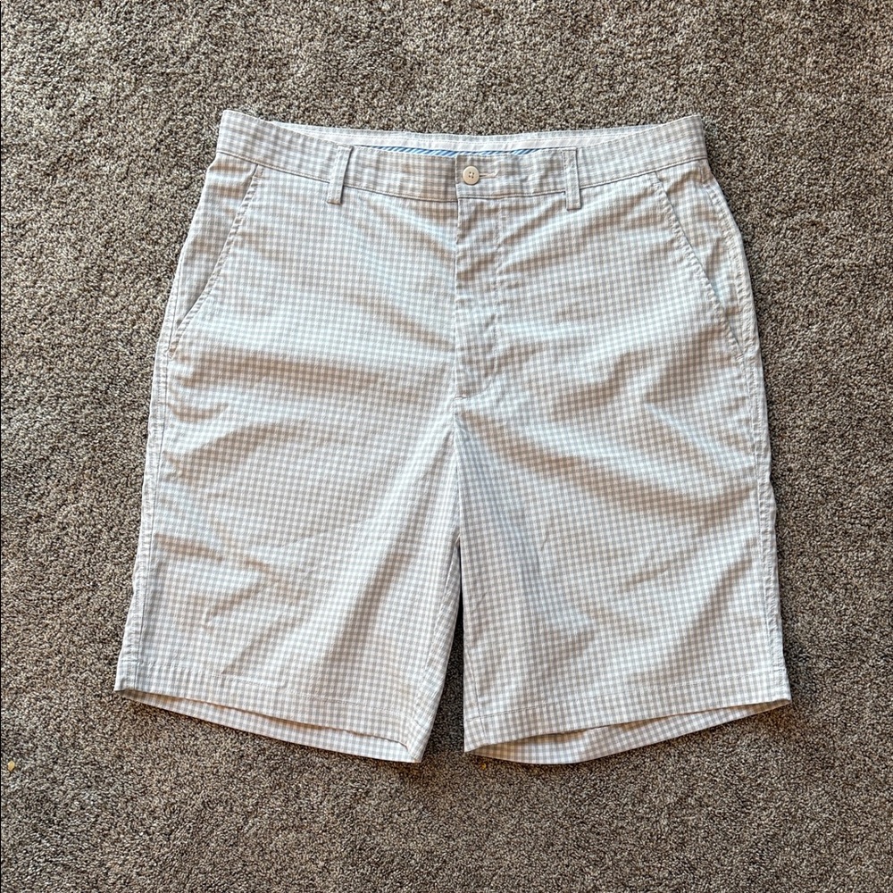 FootJoy Gray and White Checkered Flat Front Shorts. 34W